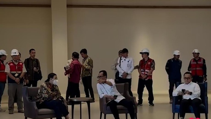 Menkeu Sri Mulyani dan Menhub Budi Karya Sumadi kunjungi Bandara IKN
