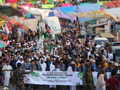 Meriahnya Kirab Maulid Nabi di Surabaya