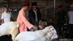 Momen Ridwan Kamil Blusukan ke Pasar Kambing Tanah Abang