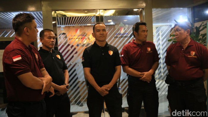 Oknum Halangi Konpers Arsjad Rasjid di Menara Kadin Polemik Musyawarah Nasional Luar Biasa (Munaslub) Kadin Indonesia direspons oleh Ketua Umum Kadin Indonesia Arsjad Rasjid. Ia berencana menggelar jumpa pers di Lantai 3 Menara Kadin, Kuningan, Jakarta, namun acara tersebut justru diambil alih sejumlah oknum.