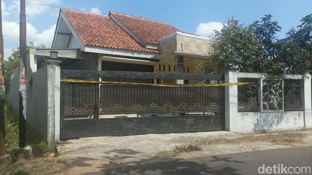 Rumah lokasi ditemukannya guru yang tewas telungkup dengan kondisi leher terikat tali di Klampok, Banjarnegara, Minggu (15/9/2024).