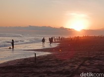 Syahdunya Menikmati Indahnya Sunset di Pantai Bambang Lumajang