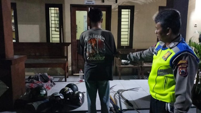 Polisi gagalkan tawuran antargeng di Semarang, Minggu (15/9/2024). Dua ABG dan 10 celurit diamankan.