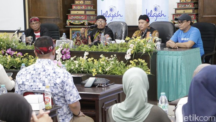 Potret Keseruan Workshop Jelajah Lensa Sumenep Beginilah potret keseruan program Jelajah Lensa Sumenep yang dibuka langsung oleh Bupati Ahmad Fauzi. Para peserta sangat antusias mengikuti jalannya acara.