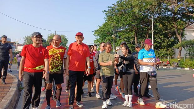 Pramono Anung sapa warga di CFD Sudirman, ditemani Cak Lontong