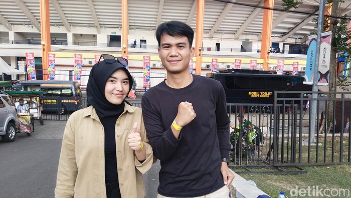 Rifyal Ahmad dan Dea Fujianti.