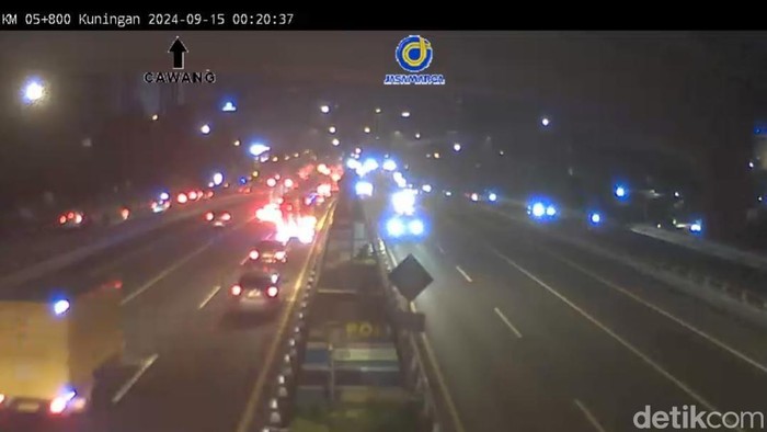 Situasi lalu lintas dari pantuan CCTV Tol Dalkot Km 5+800