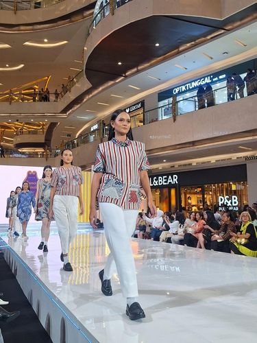 Twelve Triumphant, Perayaan Ulang Tahun ke-12 Lippo Mall Kemang.