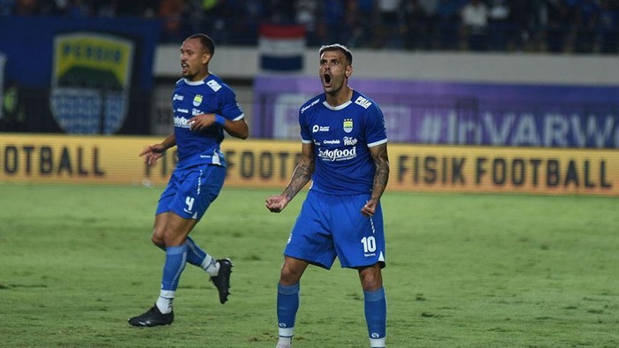 Tyronne del Pino dan Gustavo Franca, pencetak gol Persib ke gawang PSIS.