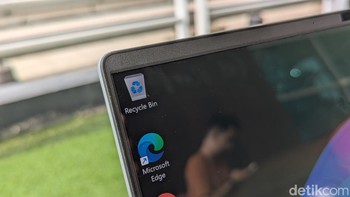 Bezel layarnya sangat tipis, yang memungkinkan rasio screen-to-body hingga 89%. Foto: Virgina Maulita Putri/detikINET