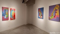 Daya tarik pengunjung untuk datang ke pameran-pameran ini selain karya seninya yakni tak ada pungutan biaya, alias gratis. Jadi pengunjung yang datang ke Jakarta Art Hub ini cukup melakukan registrasi sebelum masuk. (Lugas/detikTravel)