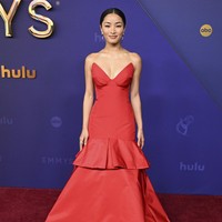Anna mengenakan gaun merah rancangan Vera Wang untuk momen tak terlupakan ini. Gaun berpotongan mermaid dan aksen peplum mengaksentuasi bentuk tubuhnya dengan apik. Seperti dikutip dari Marie Claire, Anna mengenakan gaun yang sudah lama diimpikannya. Foto: Variety via Getty Images/Gilbert Flores