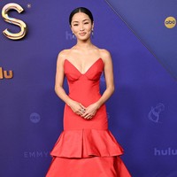 Aktris yang pernah bermain dalam film ‘Ninja Assassin’ ini melengkapi busannaya dengan set perhiasan dari Cartier. Foto: Variety via Getty Images/Gilbert Flores