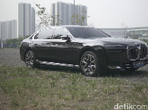 Siapa Bilang Mahal? Segini Biaya Perjalanan Bandung-Jakarta Pakai Sedan Mewah BMW i7