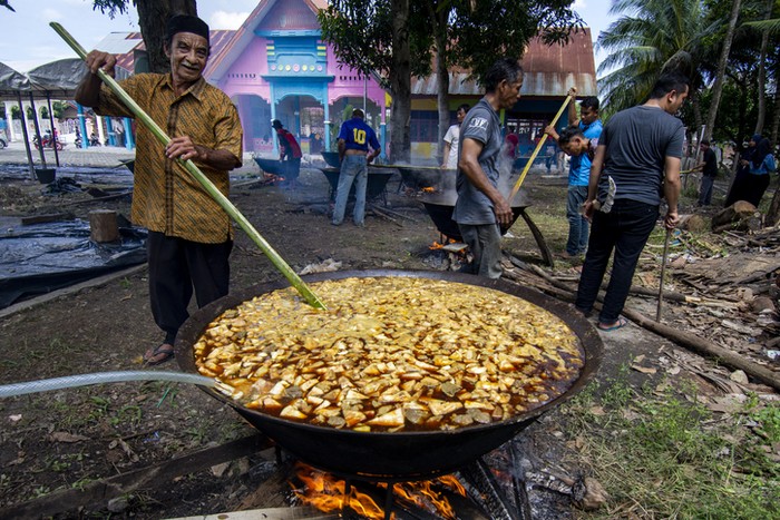 Bolehkah Muslim Berebut Makanan Kenduri saat Maulid Nabi Muhammad SAW?