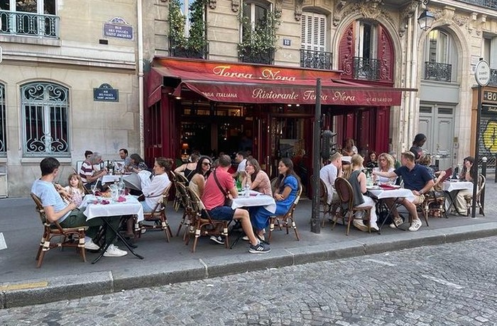 5 Fakta Terra Nera, Restoran Ikonik Emily In Paris yang Populer