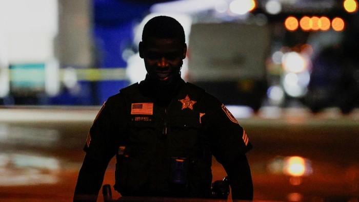 A law enforcement officer walks after reports of shots fired outside Republican presidential nominee and former U.S. President Donald Trump's Trump International Golf Club in West Palm Beach, Florida, U.S. September 15, 2024.  REUTERS/Marco Bello
