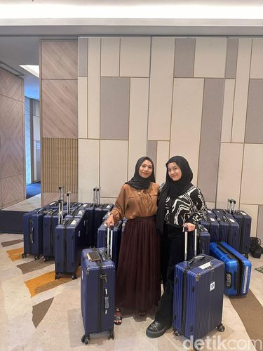 Foto Palupi Krakatao (kiri) dan Shasyelfa Setyaning Haryoseno (kanan) akan menjalani umrah bersama GIS Travel.