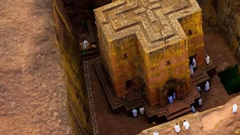 Gereja St. George, Ethiopia Gereja ini adalah salah satu dari sebelas gereja di Ethiopia yang diukir dari batu padat, yang berasal dari akhir abad ke-12 atau awal abad ke-13 Masehi. Foto: Boredpanda