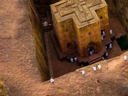 Tempat Ibadah yang Dibangun di Tempat Tak Terduga, Asli Bikin Tercengang!