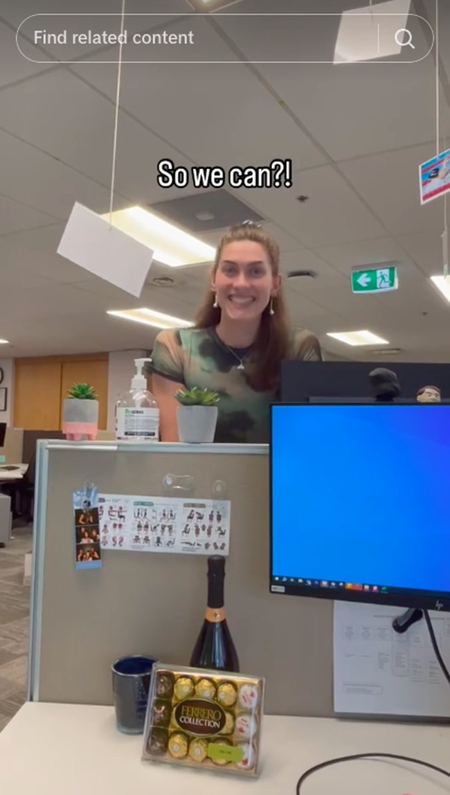 Begini penampilannya saat bekerja kantoran. Foto: TikTok Hazel Ouwehand