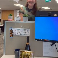 Begini penampilannya saat bekerja kantoran. Foto: TikTok Hazel Ouwehand