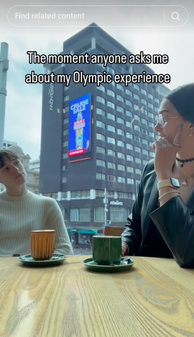 Punya dua pekerjaan yang bertolak belakang, Hazel Ouwehand disebut hidup bak Hannah Montana. Ia pun merasa bersyukur mendapat banyak dukungan dari orang sekitar, termasuk bos yang mempersilahkannya untuk bolos kerja untuk pertandingan.Foto: TikTok Hazel Ouwehand