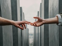 Kalender Jawa Rabu Legi 18 Juni 2025: Peduli