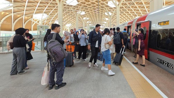 Intip Stasiun Kereta Cepat Selama Momen Long Weekend