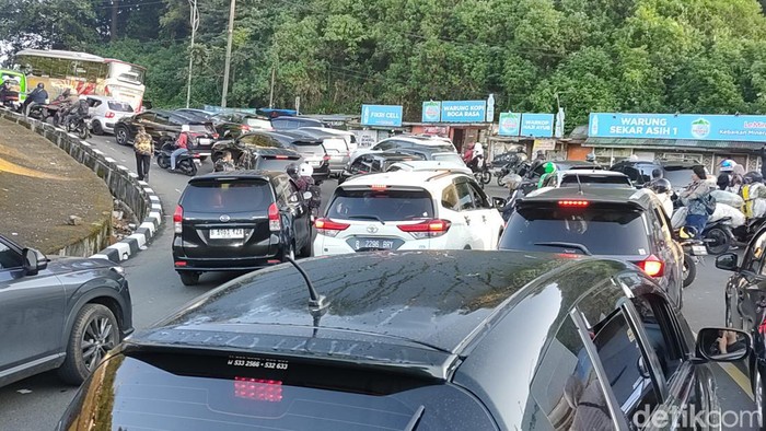Jalur Cianjur-Puncak Macet parah