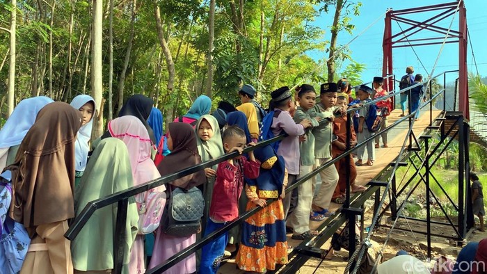 Jembatan Sungai Cidadap, Kabupaten Sukabumi.