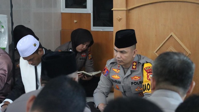 Kapolres saat peringatan Maulid Nabi (Foto: Dok Humas Polres Inhu)