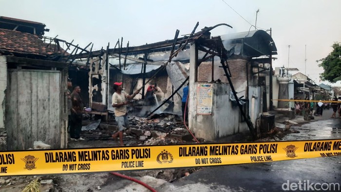 Warung makan yang berada di Kelurahan Parenggan Kecamatan Pati ludes terbakar, Senin (16/9/2024).