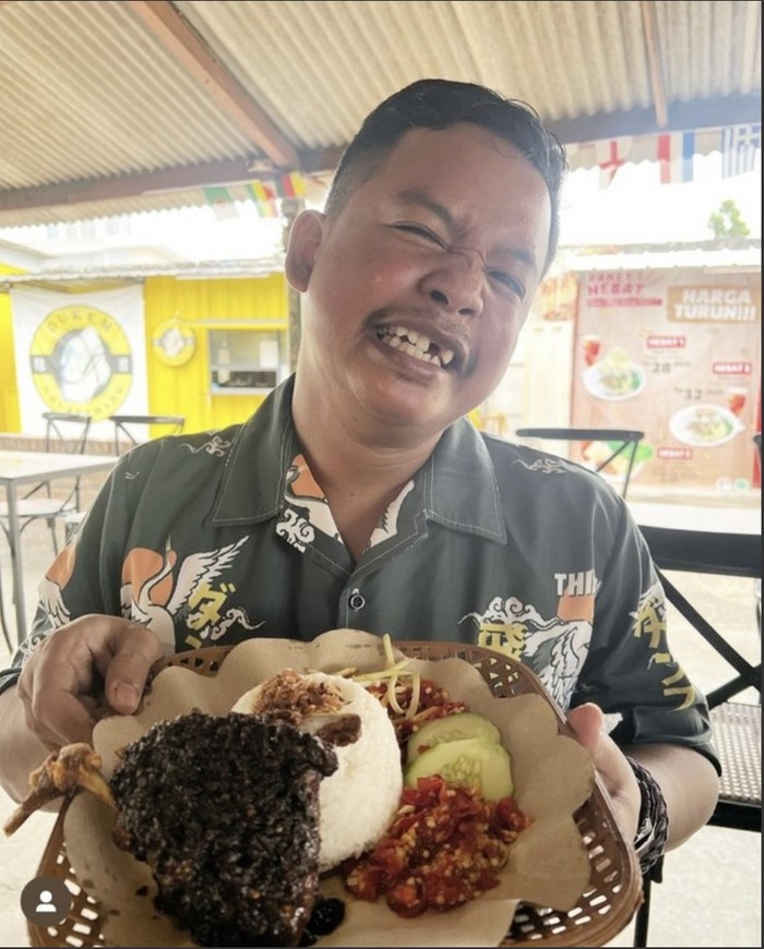 Keseruan Dustin Tiffani Pre-Wedding di Pasar hingga Makan Es Krim