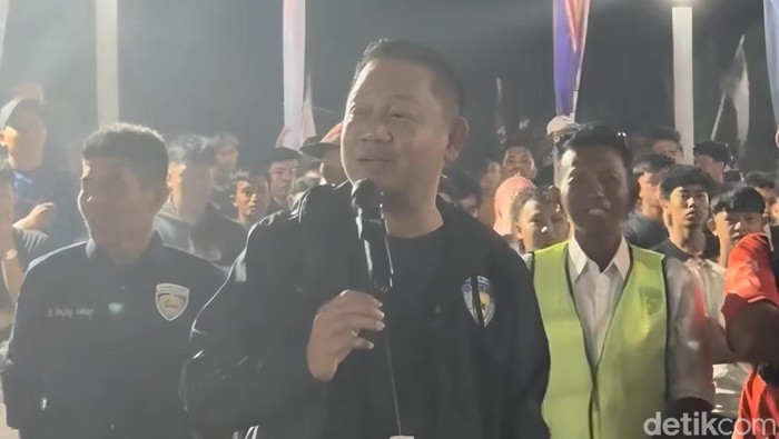 Ketua IMI Sulsel Rusdi Masse Mappasessu (RMS) saat menutup Open Koni Road Race Bupati Cup 2024 Soppeng.