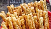 Di Jalan Karet Tengsin Raya atau di Setia Budi, ada penjual cakwe Medan enak, namanya Cakwe Medan Eko Yap. Ukurannya besar, rasanya gurih, disajikan dengan saus merah yang asam pedas. Foto : web.stagram.com