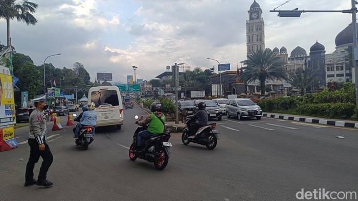 Lalu lintas di Simpang Gadog kembali dibuka dua arah, Senin (16/9/2024) sore ini.