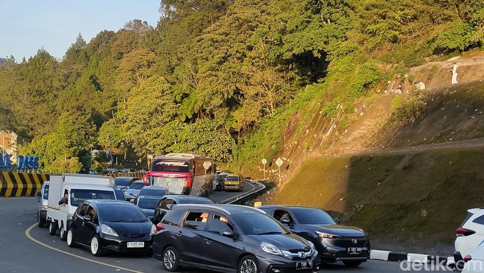 Macet horor di jalur Puncak