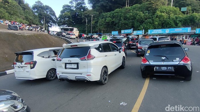 Macet horor di jalur Puncak
