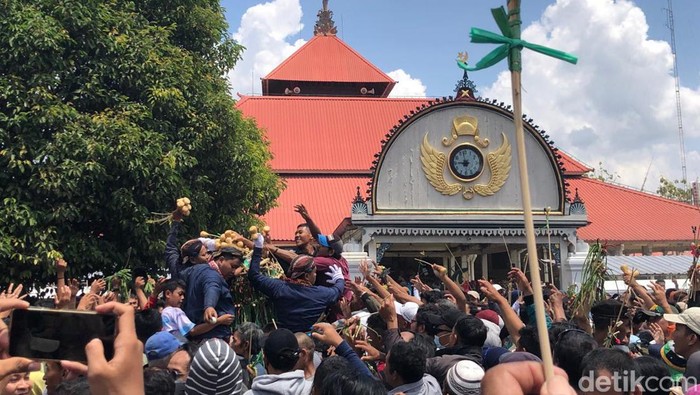 Suasana Garebeg Mulud di Masjid Gedhe Keraton Jogja, Senin (16/9/2024).
