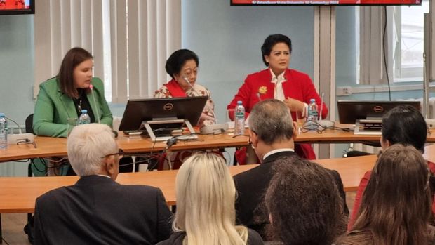 Megawati Soekarnoputri memberi kuliah umum di St Petersburg State University, Rusia