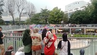 detikTravel menyambangi tempat hits generasi muda ini, Jumat (13/9/2024) sekitar pukul 16.30 WIB pengunjung mulai memadati taman ini. Di tambah kala berada di sini tengah digelar ‘Pesta Literasi di Taman’ dengan suguhan musik yang menemani.