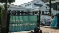 Revitalisasi itu dilakukan pasca kebakaran yang terjadi di Museum Nasional pada Sabtu (16/9/2023) persis satu tahun lalu. Sebanyak 6 ruangan di gedung A terbakar dan ratusan benda bersejarah ikut terdampak.