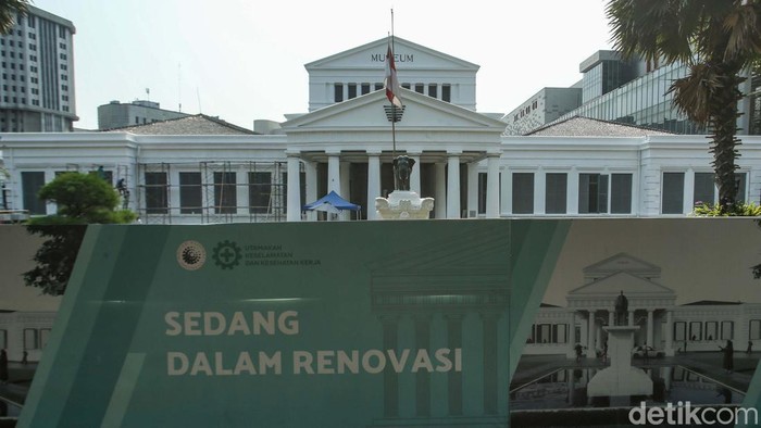 Museum Nasional tengah direvitalisasi. Rencananya Museum akan buka kembali pada Oktober tahun ini.