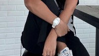 Mutiara Ayu, istri Glenn Fredly yang mencuri perhatian setelah menonton konser Bruno Mars dan fotonya dibagikan ulang oleh sang bintang. Ia juga kerap mengunggah momen kulinernya. Foto: Instagram @mutiara_ayuu