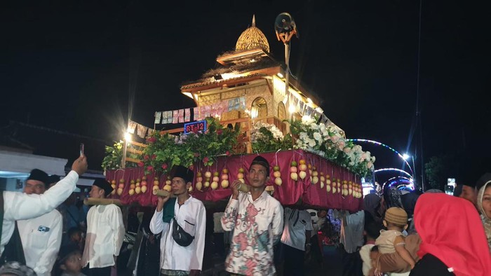 Ornamen perayaan Maulid Nabi di Malang
