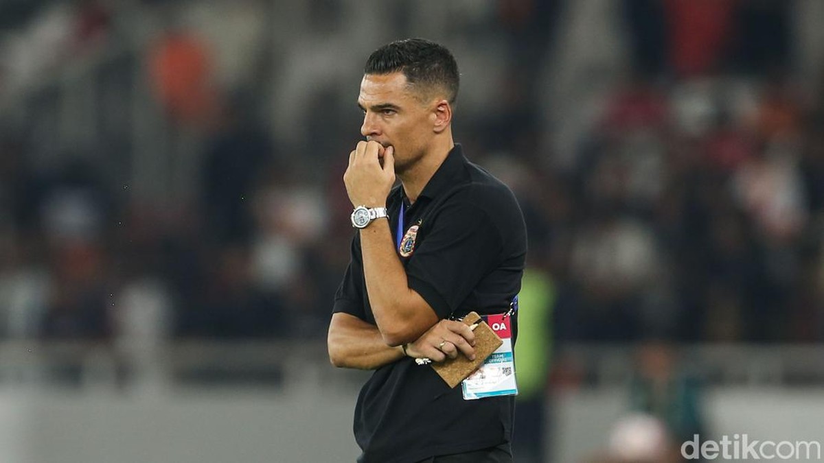 Pelatih Persija Jakarta Carlos Pena. Foto: Rifkianto Nugroho/detikSport