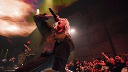 Potret Emily Armstrong Vokalis Baru Linkin Park yang Tuai Kontroversi
