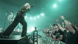 Potret Emily Armstrong Vokalis Baru Linkin Park yang Tuai Kontroversi