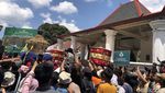 Potret Meriahnya Garebeg Mulud di Pelataran Masjid Gedhe Keraton Yogyakarta